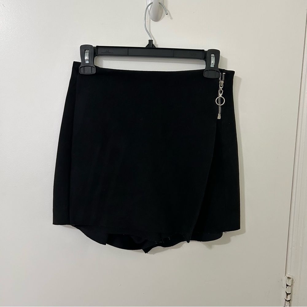 Zara | Women's Black Suede Skort with Zipper Chain Detail | Size Small
